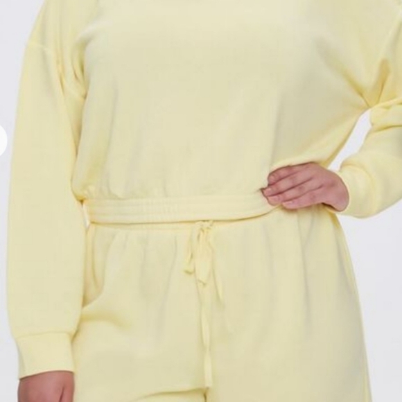 FOREVER 21 Shorts Set - Picture 2 of 11